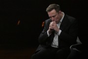 丽水特斯拉股价收涨超3%：特朗普无意沟通，马斯克父亲劝儿子低头